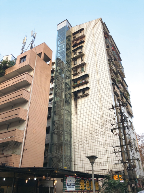 泸州：老居民楼加装电梯&nbsp;变洋房见证幸福(图1)