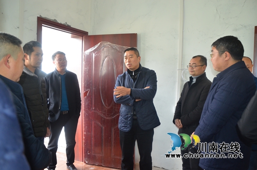薛学深率队到泸县太伏镇督导堆沙场整治和脱贫攻坚工作