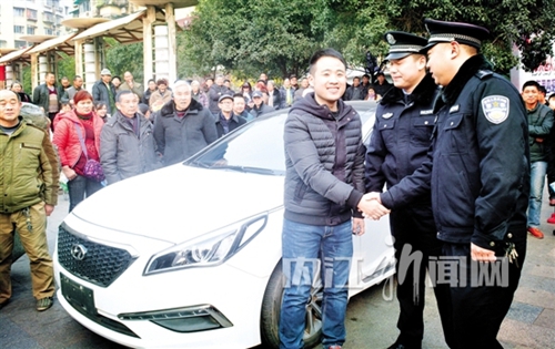 内江:40余万元被盗财物“回归”主人(图3) 内江:40余万元被盗财物“回归”主人(图3)