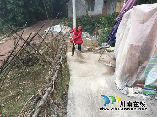 纳溪龙车镇小学扎实做好精准扶贫帮扶工作(图2) 纳溪龙车镇小学扎实做好精准扶贫帮扶工作(图2)