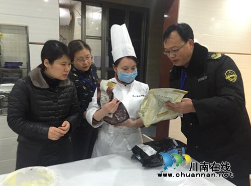 合江县合江镇开展“两节”期间食品安全大检查(图1) 合江县合江镇开展“两节”期间食品安全大检查(图1)