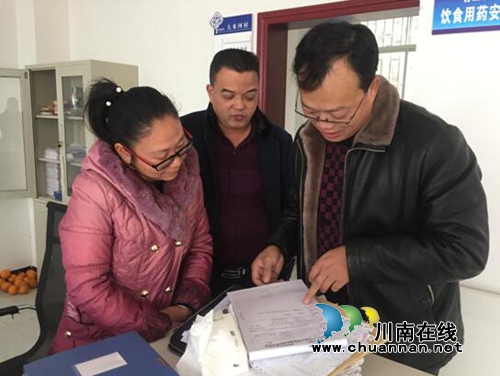 合江县合江镇食药所对村（社区）食品安全协管员开展面对面指导(图1)