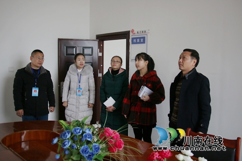 泸县文明办到潮河镇验收（复查）文明单位(图1)