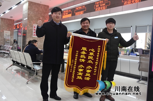 龙马潭区政务中心：延时服务不打烊&nbsp;真情付出获点赞