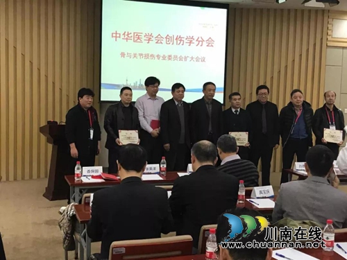 上海归来 西南医大中医院教授龙城传经送宝(图1) 上海归来 西南医大中医院教授龙城传经送宝(图1)