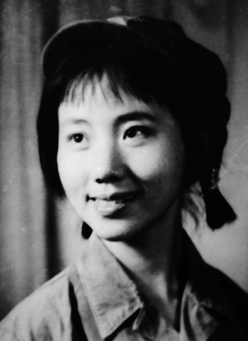 丁以群:芳华里忆韶华 用脚尖记录动人青春(图2) 丁以群:芳华里忆韶华 用脚尖记录动人青春(图2)