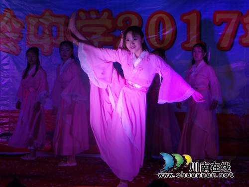 不忘初心永记党恩！叙永马岭中学举办2017年校园艺术节(图3)