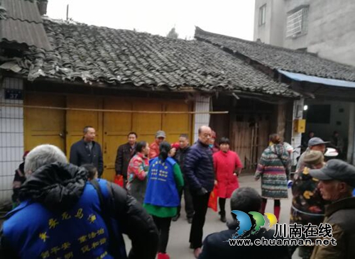 龙马潭区特兴镇街村社区扎实推进“干群大学访”活动
