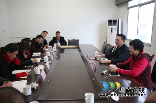 杜作文在泸县潮河镇召开泸县西部片区脱贫攻坚迎检工作会