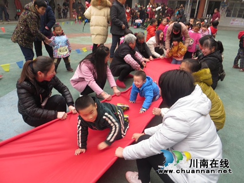 叙永水尾镇中心幼儿园举行“家园同乐，庆元旦”亲子活动(图2)