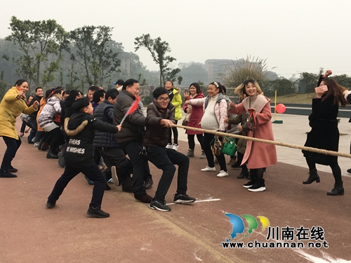宜宾罗龙实验小学开展“庆元旦·迎新春”工会活动