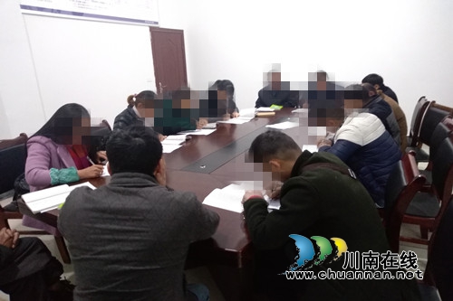 合江县白鹿司法所组织社区服刑人员集中学习十九大精神