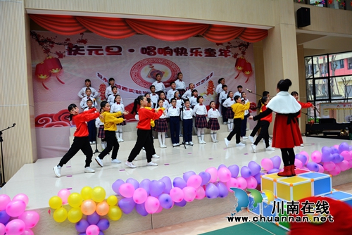 叙永城西实验学校：辞旧迎新大展演，奏响文化视听“双乐章”(图1)