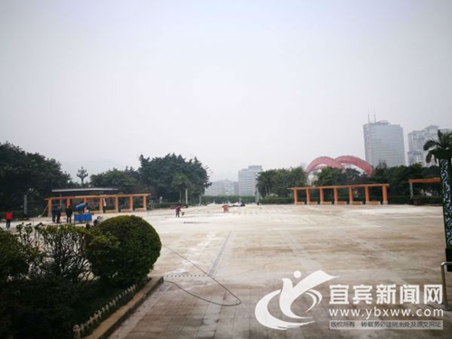 宜宾南门桥西广场600平米喷泉广场即将亮相(图1) 宜宾南门桥西广场600平米喷泉广场即将亮相(图1)
