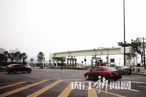 内江西林大桥南北桥头五座过街人行天桥开建(图1)