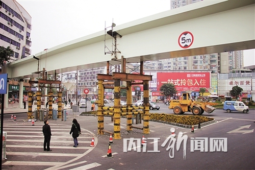 内江西林大桥南北桥头五座过街人行天桥开建(图3)
