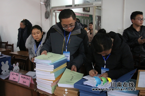 泸县潮河镇迎接省级脱贫攻坚交叉考核检查(图2)