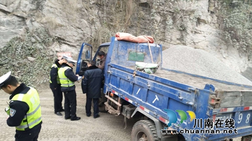 宜宾筠连交警大队强化重污染天气道路交通安全管控工作(图1)