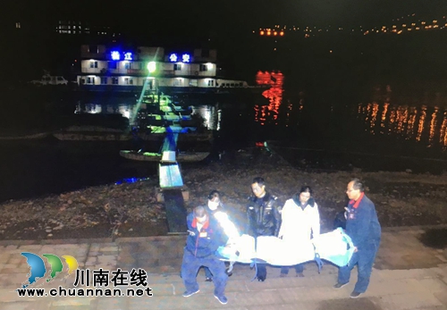 泸州少女落水&nbsp;长航公安泸州分局民警跳江救援(图4)
