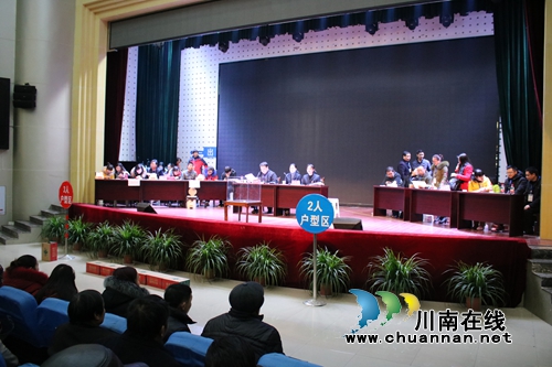 泸县公证处为县城拆迁安置保驾护航(图1) 泸县公证处为县城拆迁安置保驾护航(图1)