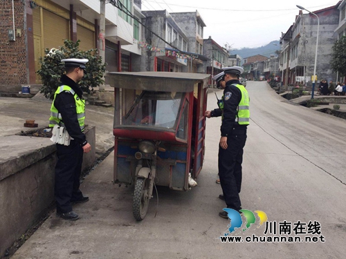 宜宾筠连县交警大队巡司中队强力出击 夯实农村道路管控(图3) 宜宾筠连县交警大队巡司中队强力出击 夯实农村道路管控(图3)