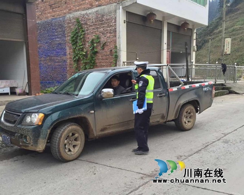 宜宾筠连县交警大队巡司中队强力出击 夯实农村道路管控(图2) 宜宾筠连县交警大队巡司中队强力出击 夯实农村道路管控(图2)