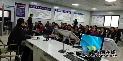 宜宾筠连县交警大队:强化学员交通安全教育 筑牢尊规守礼明法防线(图1) 宜宾筠连县交警大队:强化学员交通安全教育 筑牢尊规守礼明法防线(图1)