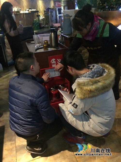 江阳区北城街道开展KTV、网吧消防安全专项检查(图1) 江阳区北城街道开展KTV、网吧消防安全专项检查(图1)