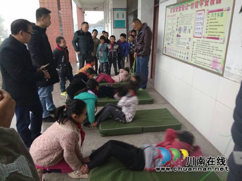 纳溪龙车镇小学开展音体美监测预测工作(图2) 纳溪龙车镇小学开展音体美监测预测工作(图2)