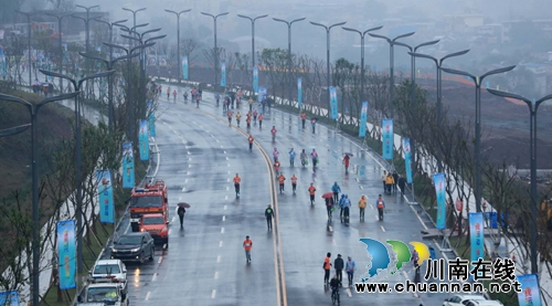 泸州举办2018年首届沱江骑游·健康跑活动(图6)