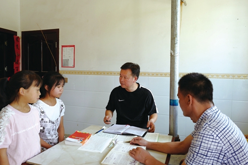 董红军:情暖百姓的“民心书记”(图5) 董红军:情暖百姓的“民心书记”(图5)
