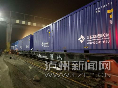 开创货运新模式&nbsp;泸州开行35吨敞顶箱运煤专列