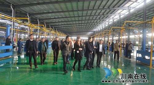 “泸州造”首台新能源电动汽车在高新区下线(图5) “泸州造”首台新能源电动汽车在高新区下线(图5)