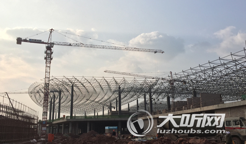 春节前&nbsp;泸州云龙机场航站楼和市民见面