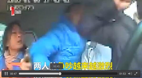 泸州:的哥拒绝进入小区 遭车上未成年人暴打(图1) 泸州:的哥拒绝进入小区 遭车上未成年人暴打(图1)