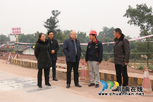 张文杰到泸县潮河镇督导龙城大道与高速连接线建设工作