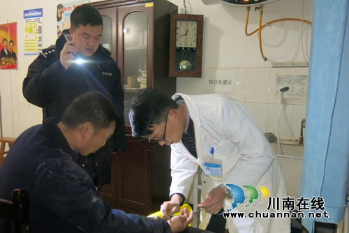 行人乱穿高速被“挂网”&nbsp;合江尧坝温暖救援(图2)