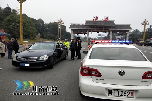 报废车辆上路&nbsp;&nbsp;泸县巡警查获