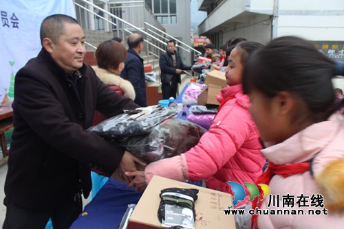 叙永县关工委深入开展2018年暖冬行动(图4)