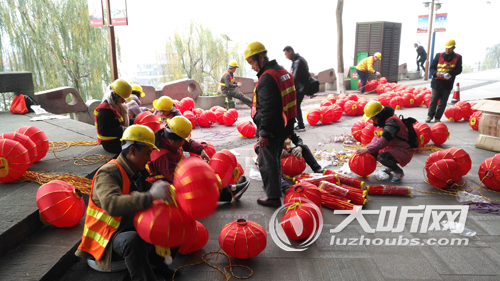 3万多红灯笼和中国结扮靓泸州街头&nbsp;年味扑面来(图2)
