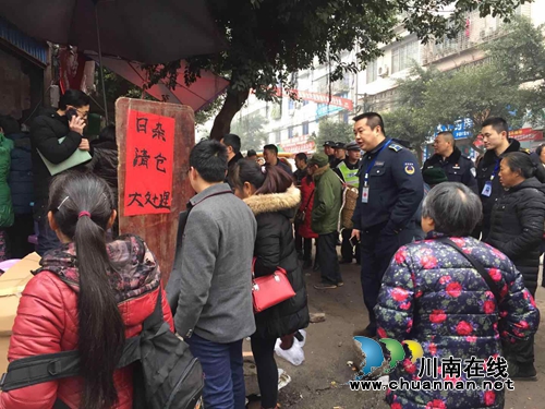 泸县太伏镇开展场镇秩序专项整治行动(图1)