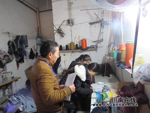 泸县云锦市监所积极开展辖区服装加工厂检查