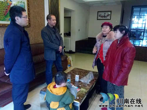 泸州市三道桥社区：党员亮微光&nbsp;新年送温暖