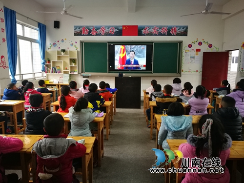 叙永县叙永镇中心校开展“学习十九大 争做好少年”活动(图2) 叙永县叙永镇中心校开展“学习十九大 争做好少年”活动(图2)