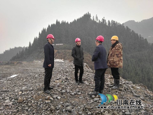 四川省安监执法总队到叙永县检查岁末年初非煤矿山安全(图1)