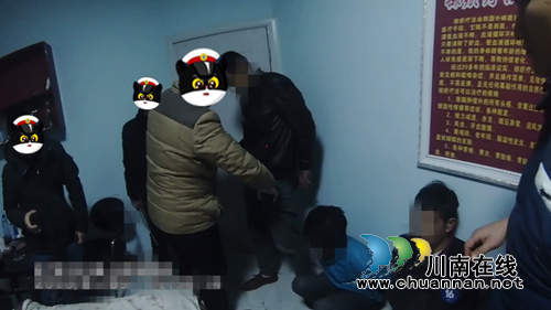 古蔺一出租房聚众吸毒&nbsp;警方破门而入一网打尽