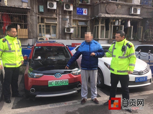 自流井交警开出自贡市新能源汽车处罚第一单