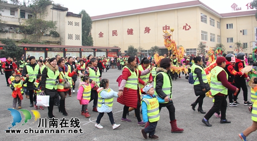 泸州智慧树幼儿园举办社区庙会(图1) 泸州智慧树幼儿园举办社区庙会(图1)
