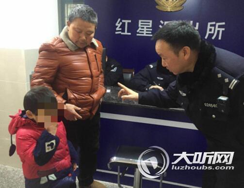 泸州：三岁童走失街头&nbsp;警民合力上演暖心事(图2)