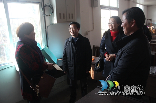 刘文华到宜宾南溪区慰问市人大代表